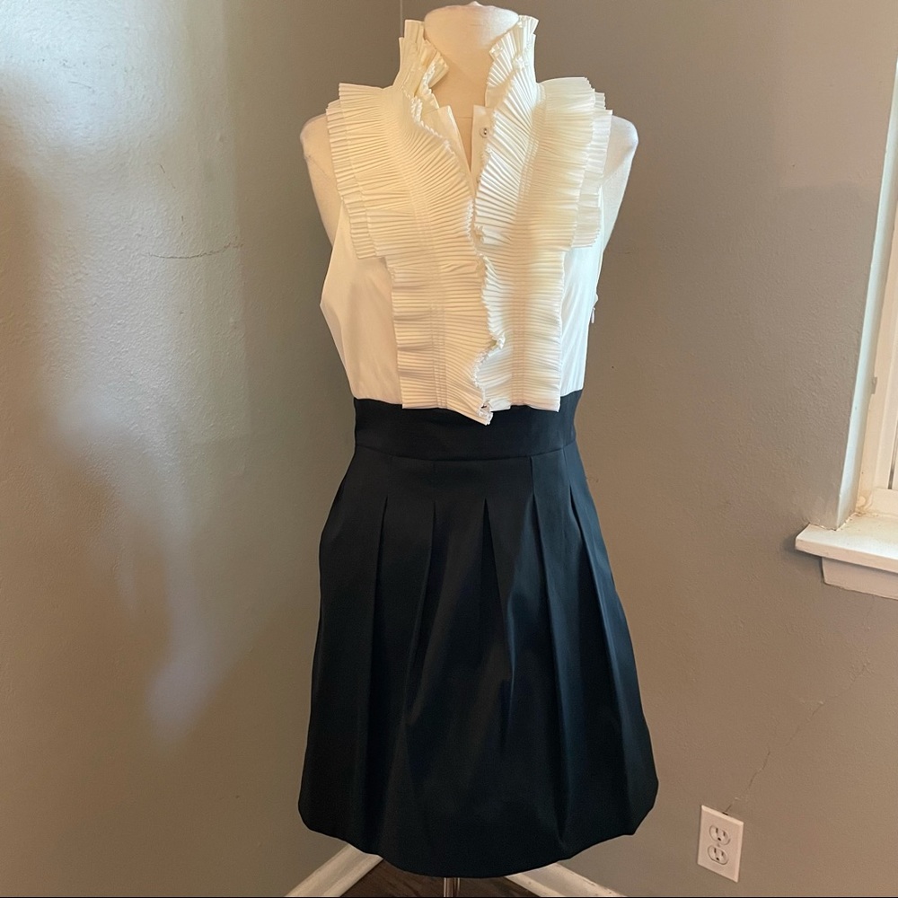 ISSUE Ruffled dress. Size 8